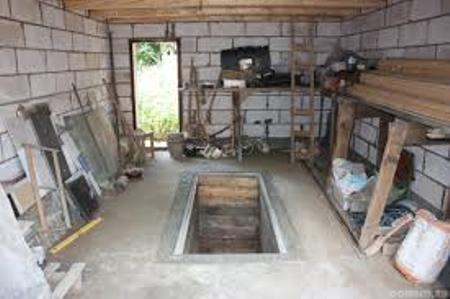 gaură de inspecție în garaj